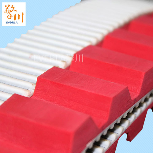表面加紅膠開槽<a href='http://m.rongnl.com/' target='_blank'><u>PU同步帶</u></a>細節(jié)圖